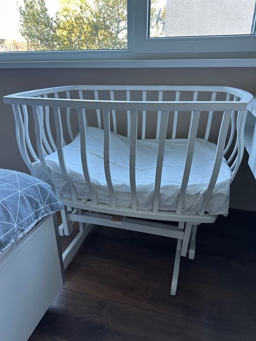 Дървена бебешка кошара