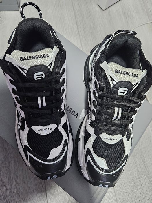 Balenciaga Runner Black And White