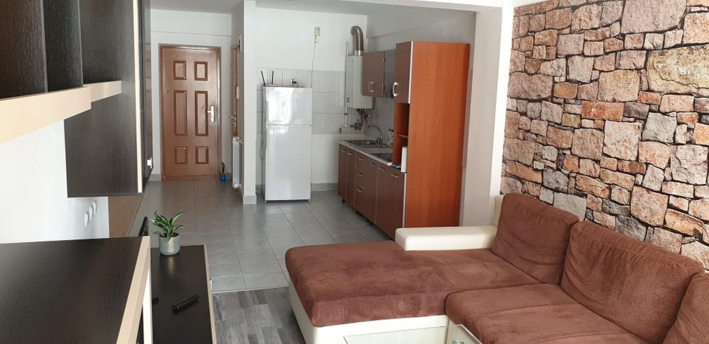 Apartament ultracentral de închiriat 2 camere cu loc de parcare.