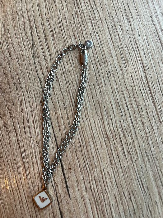 Продавам дамска гривна Emporio Armani