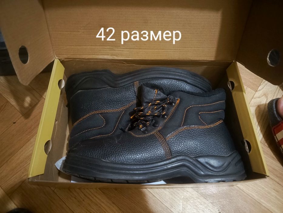 Продам спец обуви