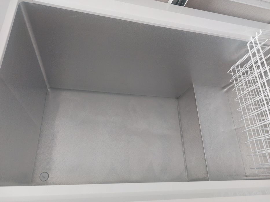 Продам морозильную ларь Midea 362л.