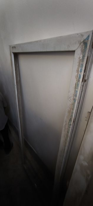 Двер пластиковы. Со окном