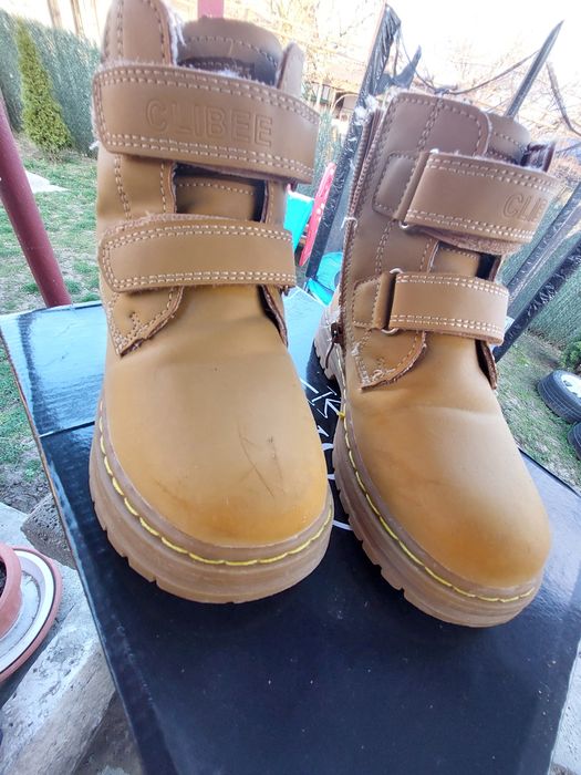 Ботуши за момче.