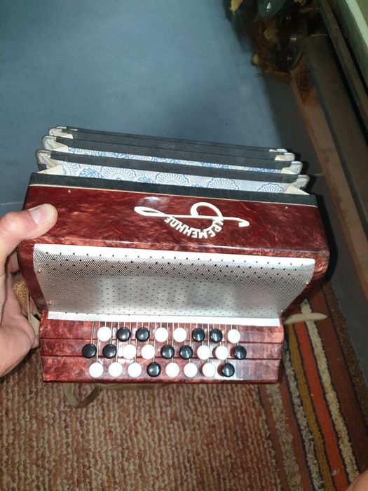 Продавам Акардион