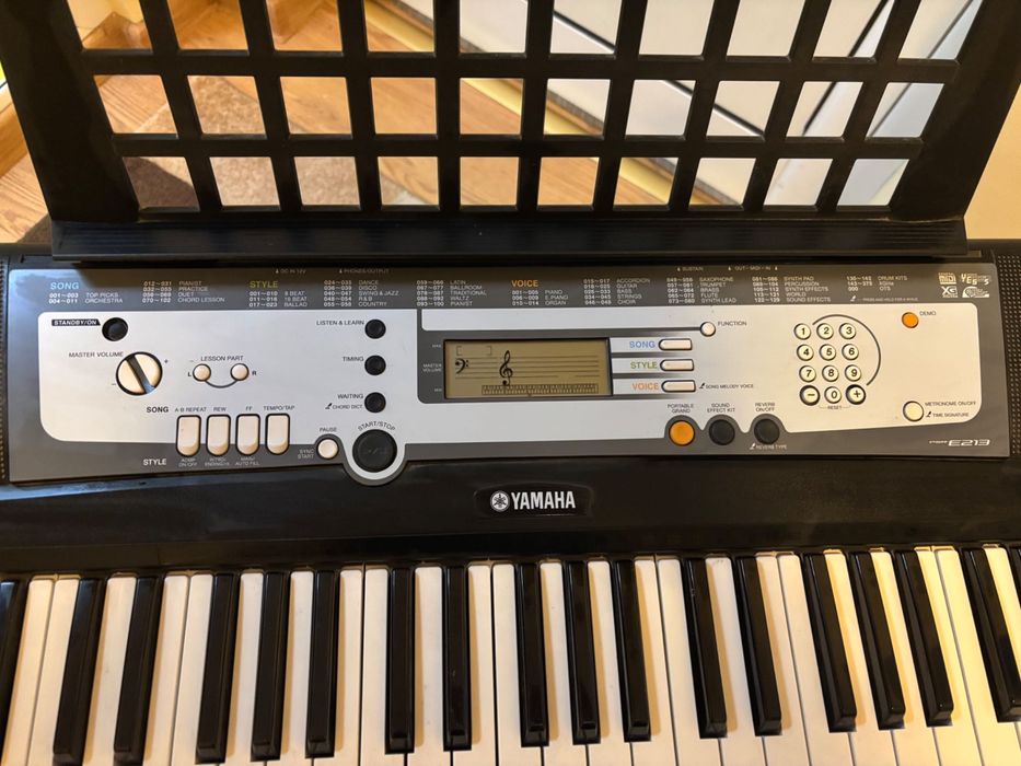 Синтезатор Yamaha PSR E214