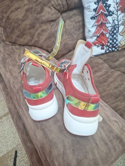 Продаю кроссовки Фабричные  Турция