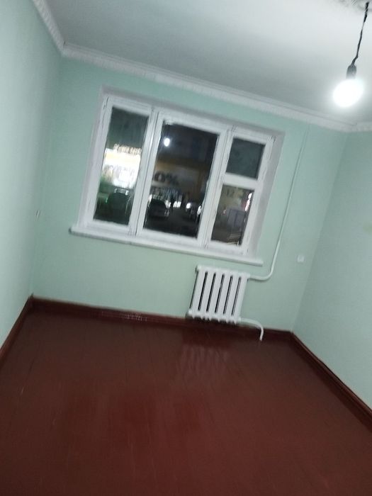 бир хонали сотилади