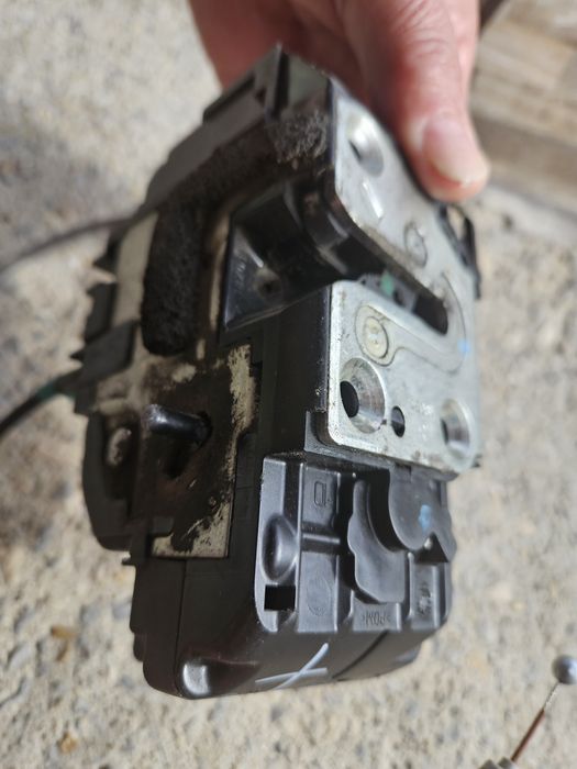 Задна дясна брава