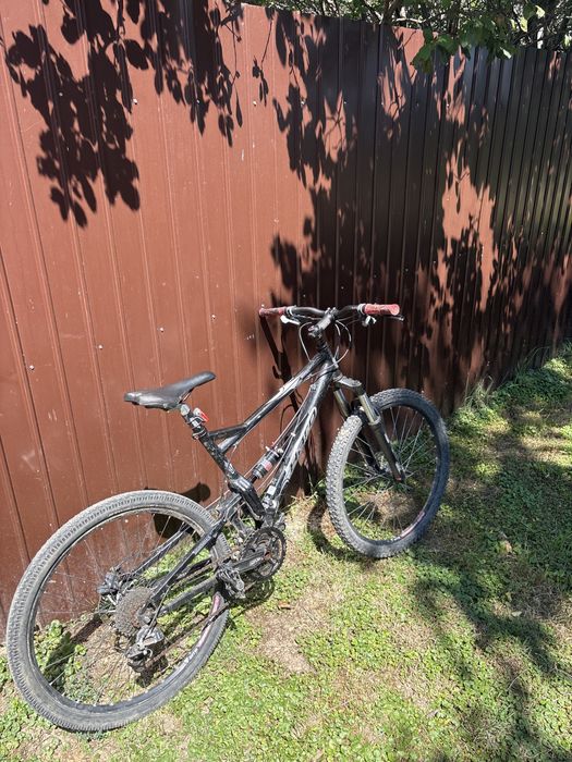 Bicicleta full suspension