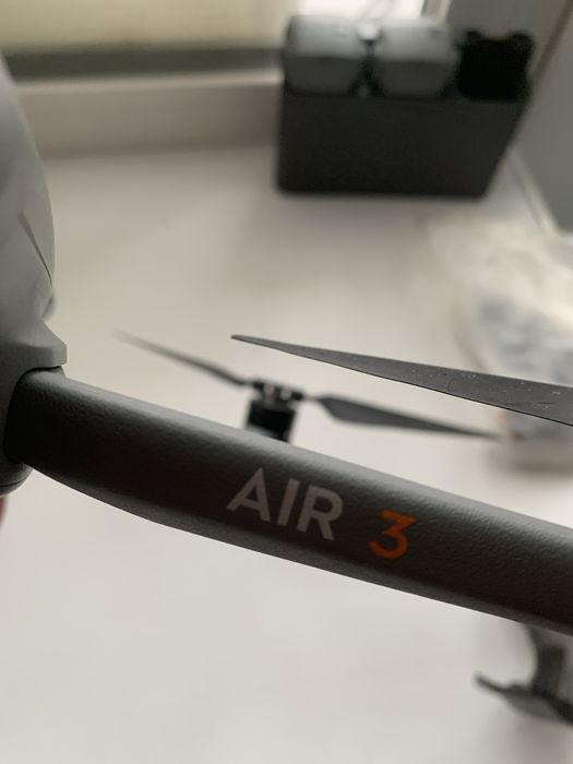 Продам Дрон Dji air 3 s