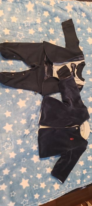 Vând costumaș bebeluș 0-3 luni