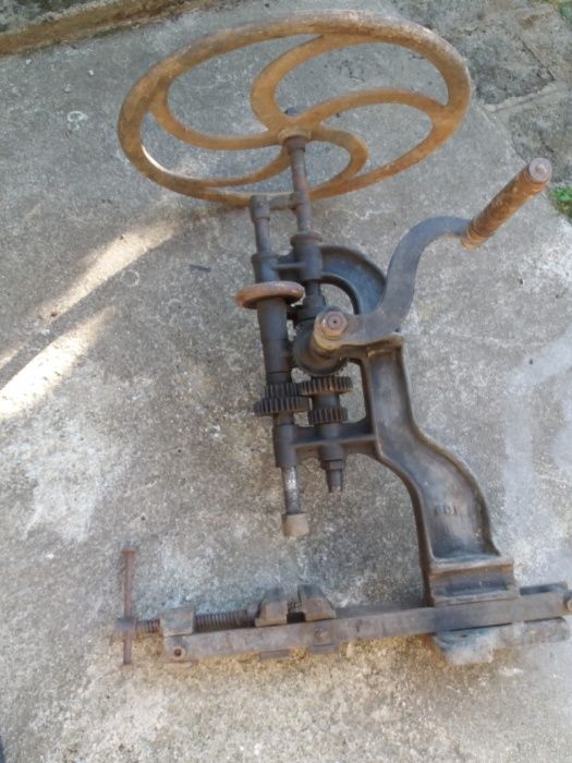 ръчна бормашина