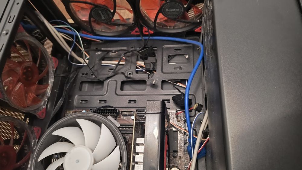 Vând PC complet cu monitor