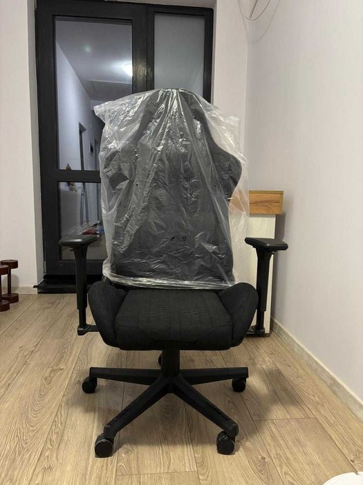 Scaun gaming, ca nou , negru, material textil