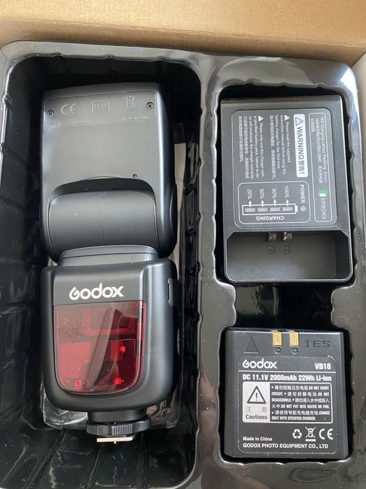Godox V860II Speedlite + baterie  (VB18) stare excelentă