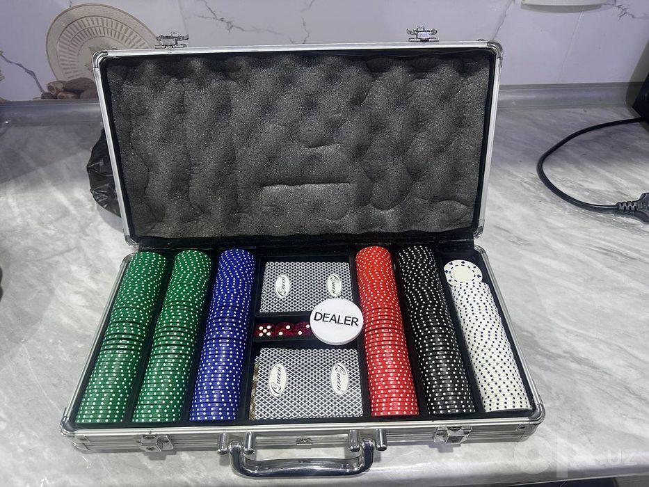 POKER Настольная игра 290 фишек
