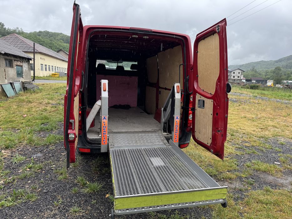 Volkswagen Crafter 2015 2.0D Autoutilitara cu lift hidraulic navigatie