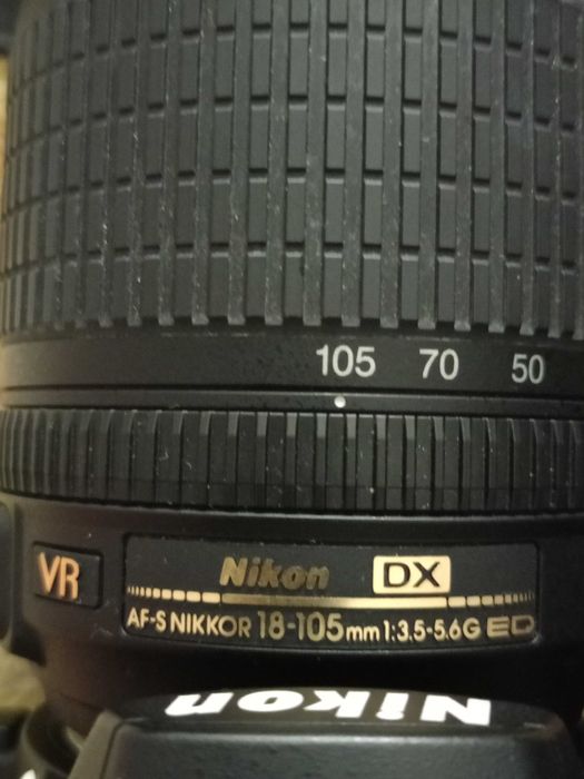 Продавам фотоапарат Nikon D7000