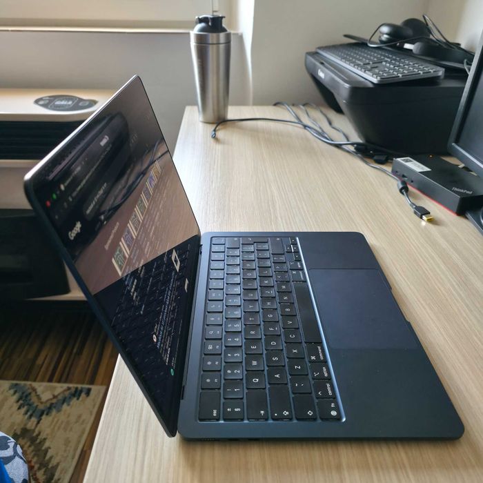 MacBook Air 13.6" M4 (2025) – 16GB RAM, 256GB SSD, Midnight – Ca nou