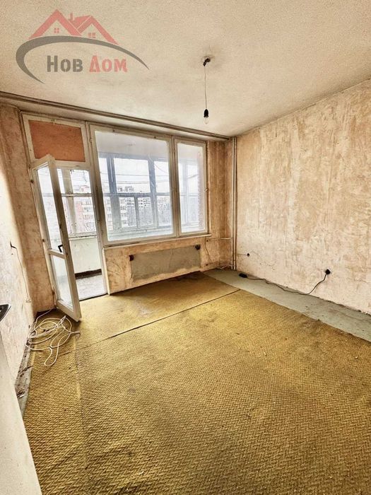 Тристаен в кв. Колю Фичето