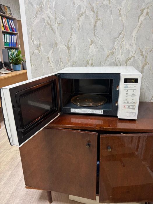 Продам микроволновую печь б/у