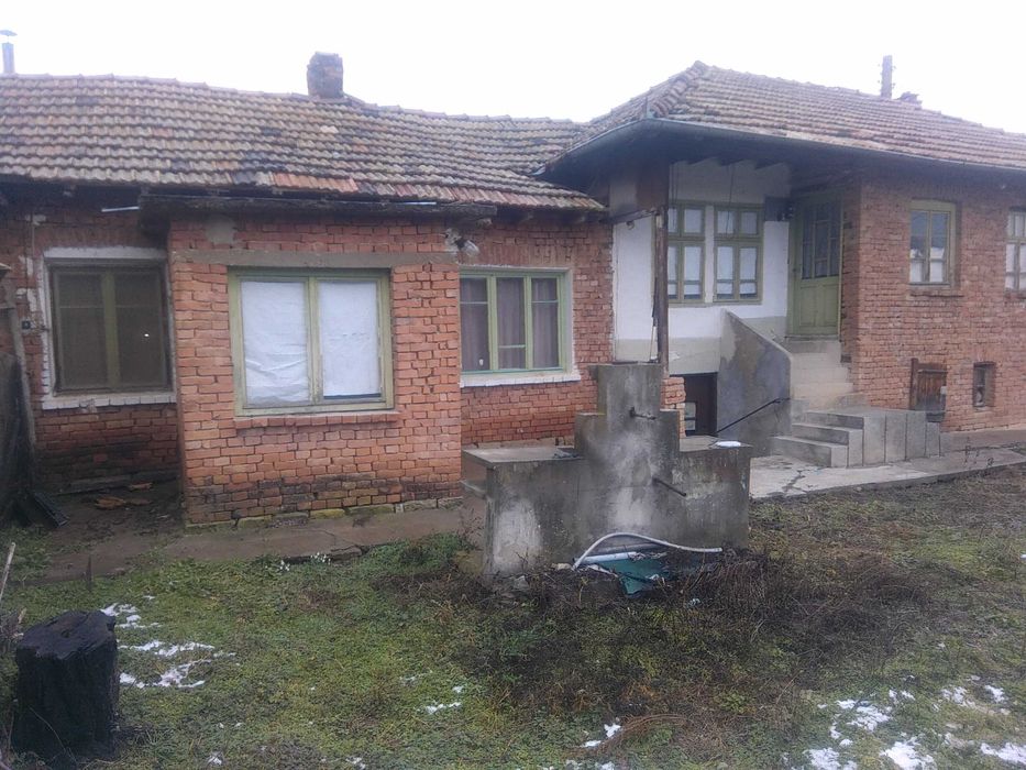 Къща с градина и двор
