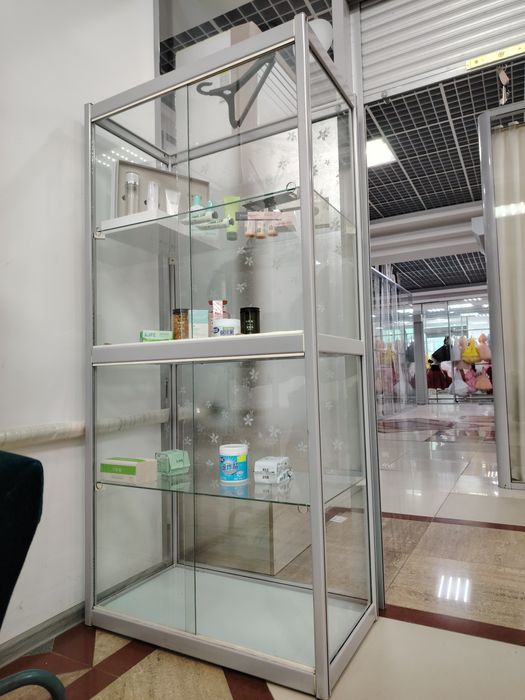 Витрина стеклянная