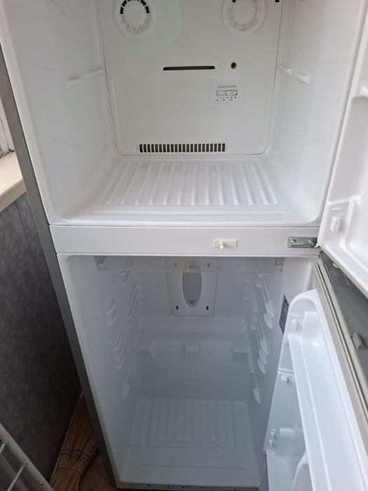 Холодильник LG  цена 30000