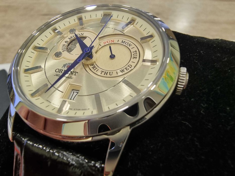 Механичен часовник Orient Sun and Moon