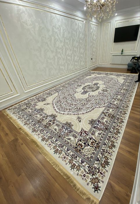 Гилам 300*500  холати жудаям яхши