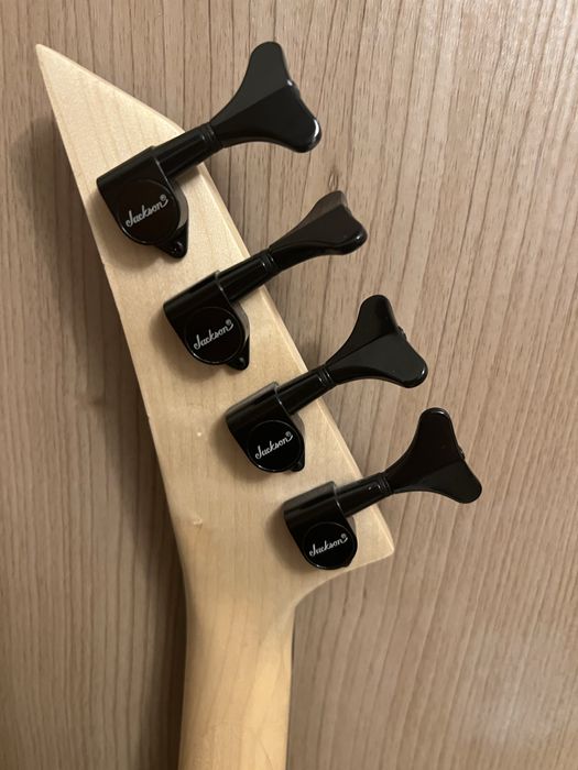 Бас китара Jackson