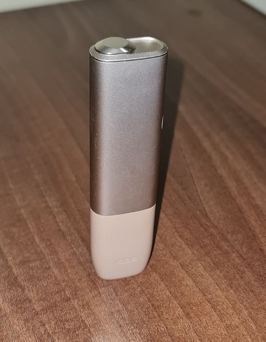 Vând Iqos Iluma + încărcător