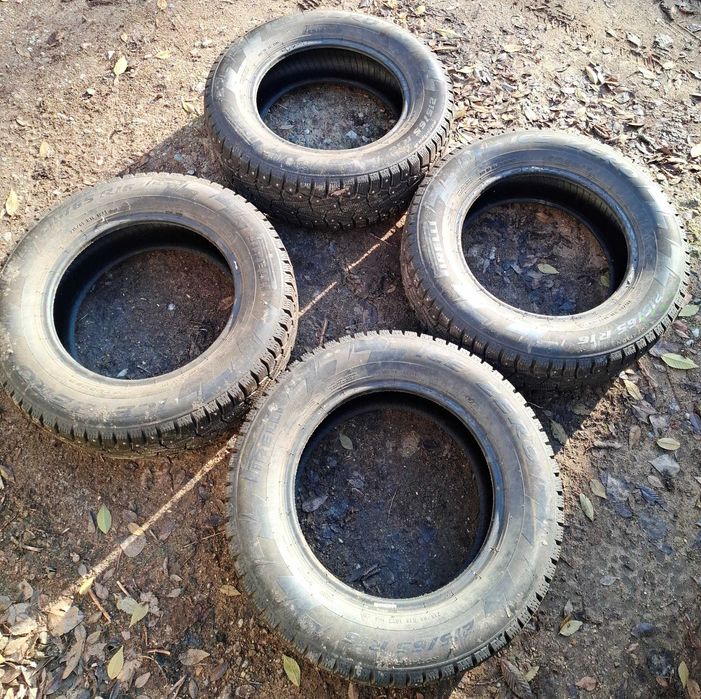 Продам покрышки Pirelli Ice Zero 215/65 R16