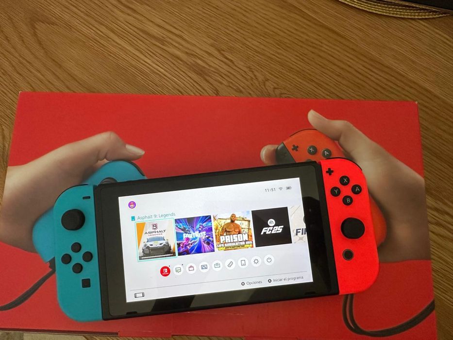 Nintendo Switch 1 с две игри подарък