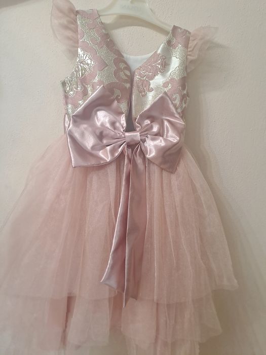 Момичешка рокля.