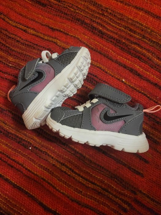 Adidas Nike, marimea 18, in stare buna