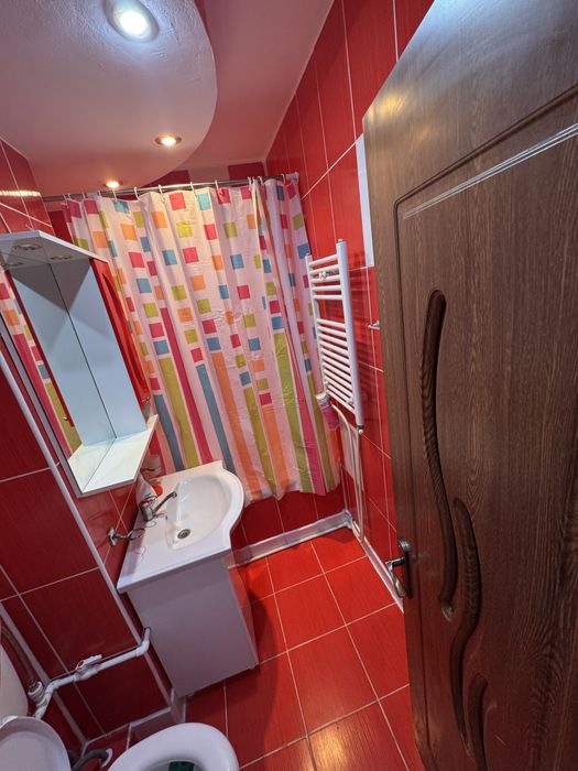 Inchiriez apartamen cu doua camere