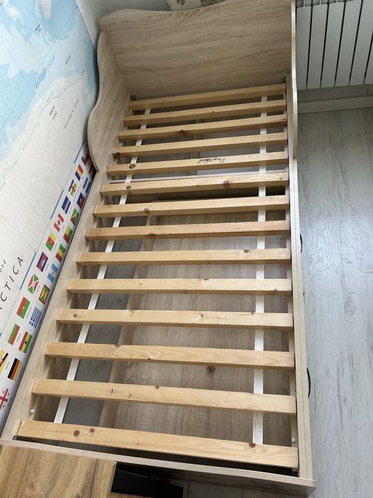 Срочно продаю Шкаф и кровать.