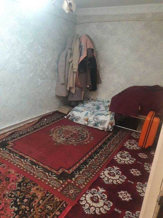 Sharq bozor orqasinda 2 xonali kvartira