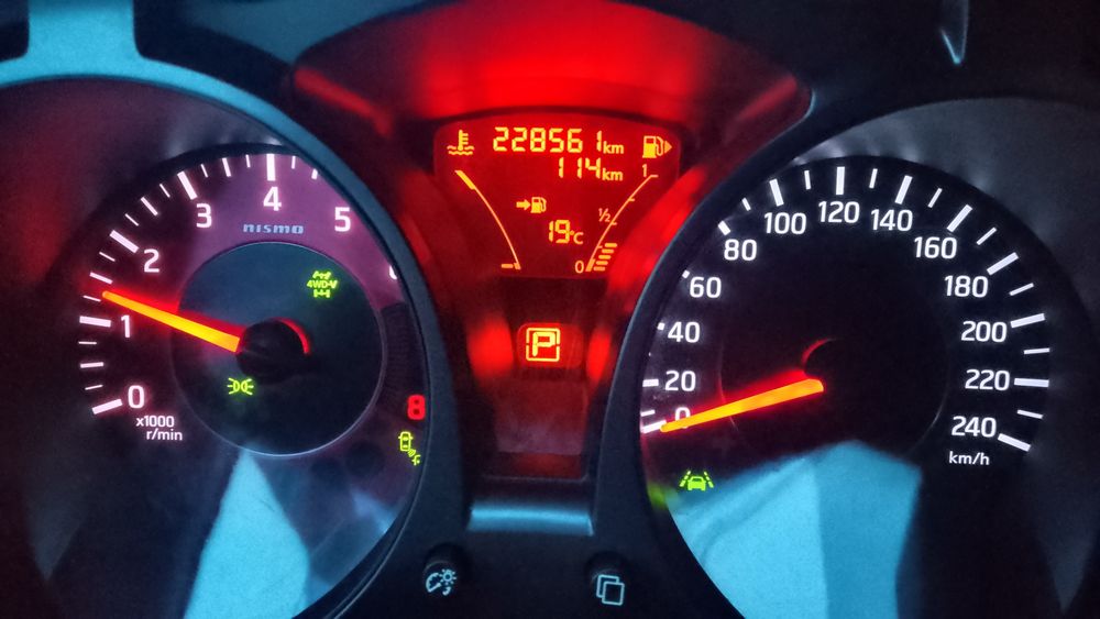 NISSAN JUKE  NISMO RS  2015
Motorizare 1.6 benzina 219cai
222.000 km
Tractiune integrala 4x4 ( selector la buton 2×4 , 4×4w )
Scaune Recaro