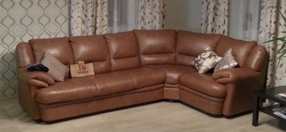 Продается диван кожаный и кресло