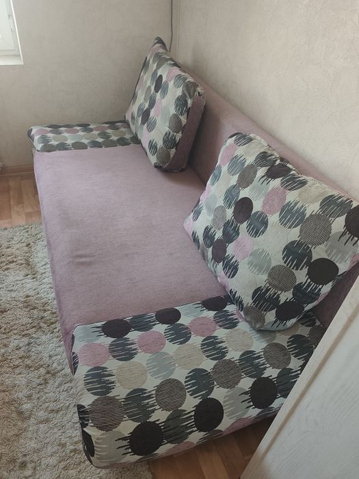 Продам раскладной диван с подушками