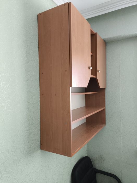 Шкаф за стена, надстройка за бюро
