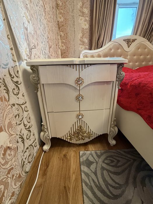 Спальный гарнитур срочно продам