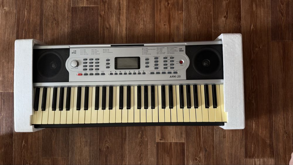 Продам синтезатор