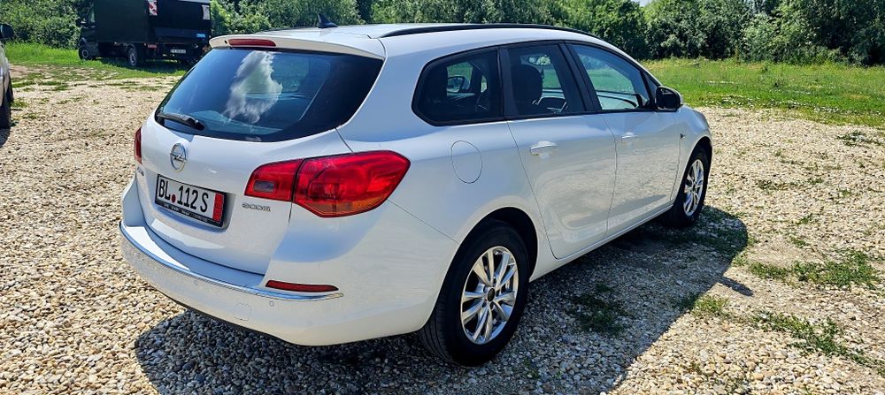 Opel Astra J impecabil