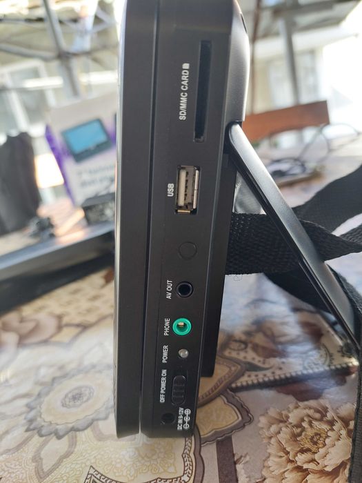 Монитори за подглавници за кола .