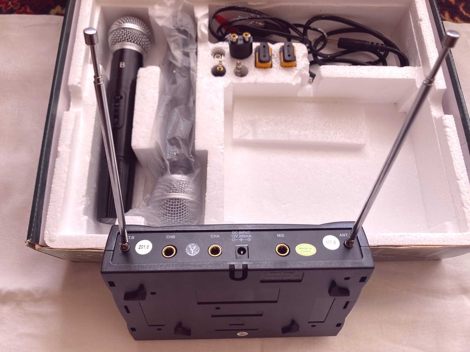 Продавам професионална микрофонна система PYLE PDWM-2500