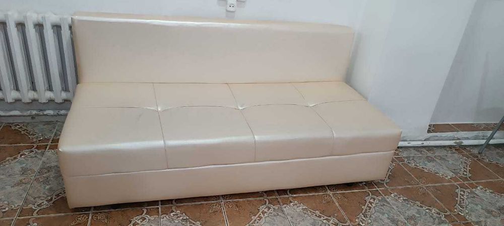 Продам диван  кожаный б/у 30000 тенге